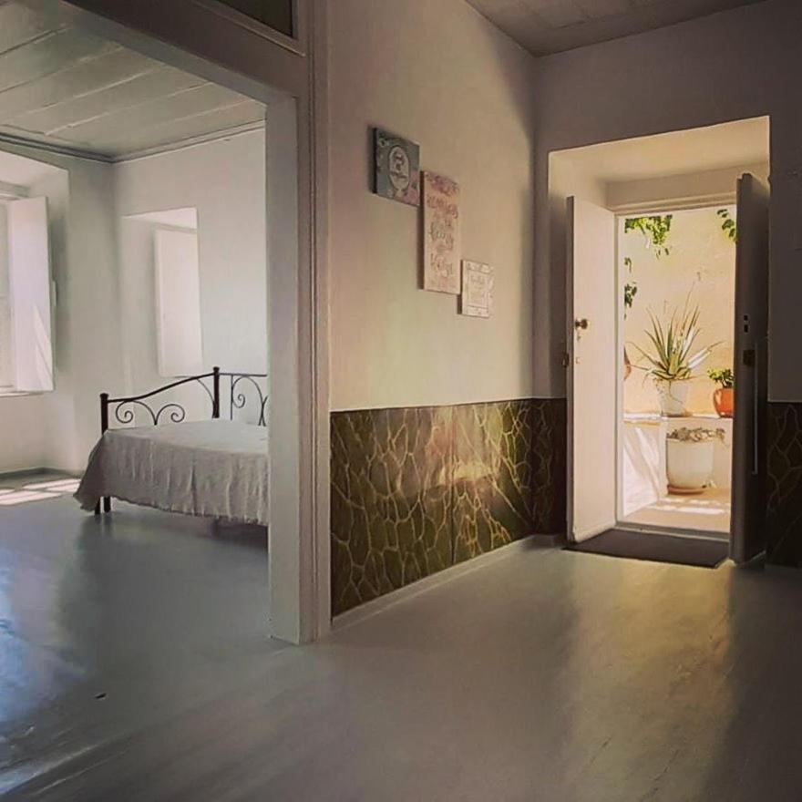 Gelhaus 1935 Apartment Hydra  Bilik gambar